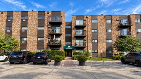 Photo of 8970 N Parkside Avenue #113, Des Plaines, IL 60016 (MLS # 12774029)
