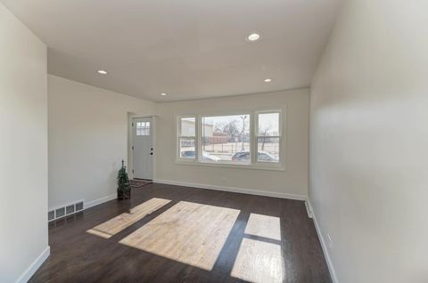 Tiny photo for 6218 W Foster Avenue, Chicago, IL 60630 (MLS # 12649343)