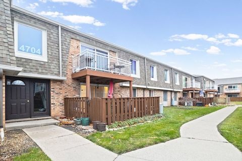 Tiny photo for 4704 Euclid Avenue #1B, Rolling Meadows, IL 60008 (MLS # 12522568)