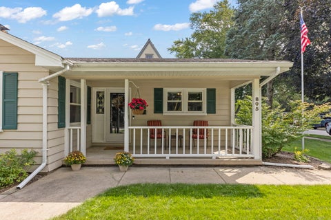 Tiny photo for 805 Walnut Avenue, St. Charles, IL 60174 (MLS # 12736070)