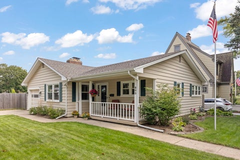 Tiny photo for 805 Walnut Avenue, St. Charles, IL 60174 (MLS # 12736070)