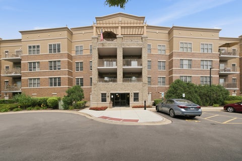 Photo of 105 Lakeview Drive #209, Bloomingdale, IL 60108 (MLS # 12700995)