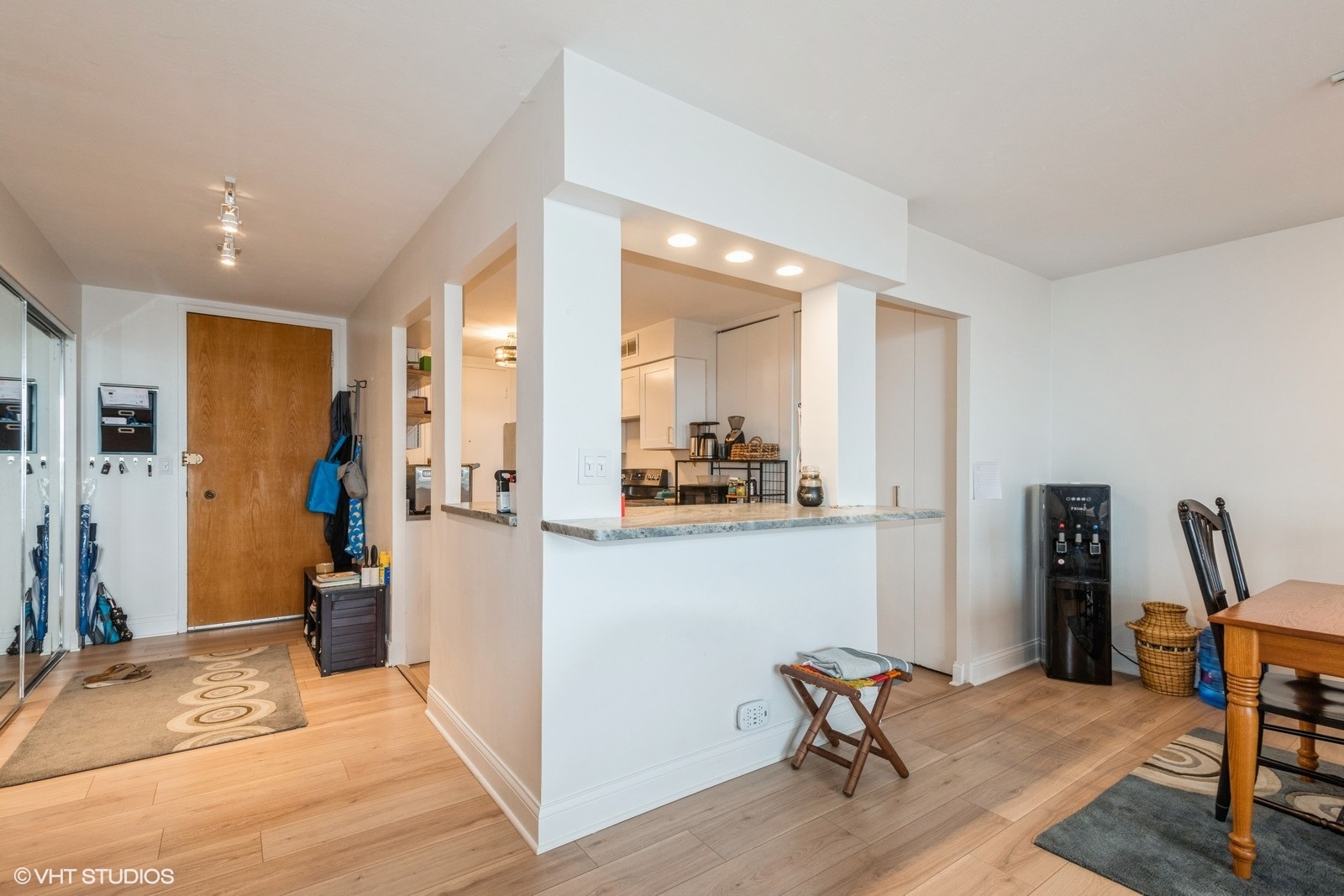 6007 N Sheridan Road 31J