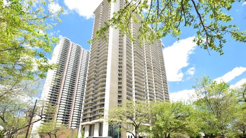 Photo of 6007 N Sheridan Road #31J, Chicago, IL 60660 (MLS # 12434780)