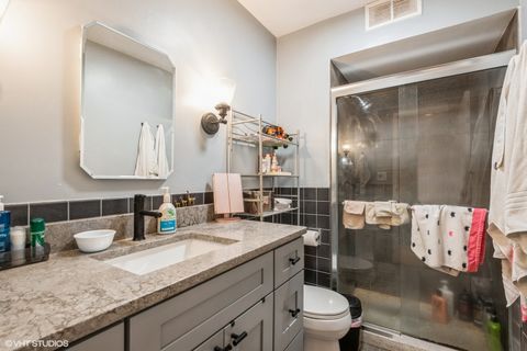 Tiny photo for 6007 N Sheridan Road #31J, Chicago, IL 60660 (MLS # 12434780)