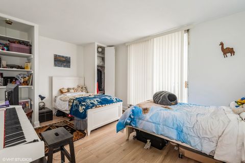 Tiny photo for 6007 N Sheridan Road #31J, Chicago, IL 60660 (MLS # 12434780)