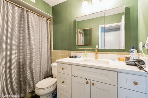 Tiny photo for 6007 N Sheridan Road #31J, Chicago, IL 60660 (MLS # 12434780)