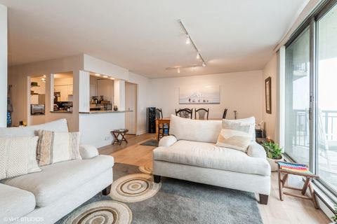 Tiny photo for 6007 N Sheridan Road #31J, Chicago, IL 60660 (MLS # 12434780)
