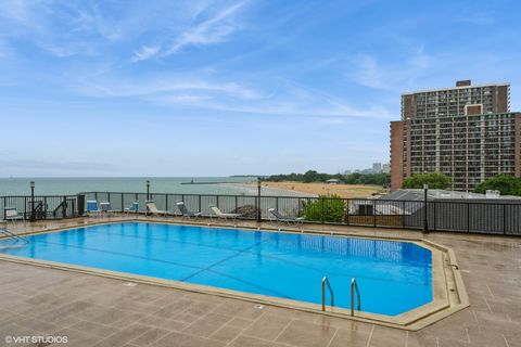 Tiny photo for 6007 N Sheridan Road #31J, Chicago, IL 60660 (MLS # 12434780)