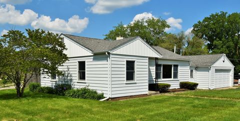 Single Family Residence in Mundelein IL 612 High Street.jpg