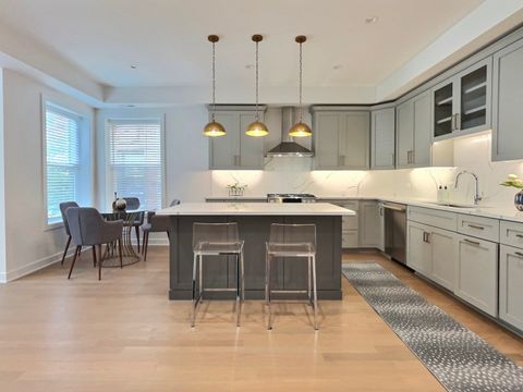 Tiny photo for 847 W Ainslie Street #2W, Chicago, IL 60640 (MLS # 12512987)