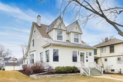 Tiny photo for 520 S Wheaton Avenue, Wheaton, IL 60187 (MLS # 12569277)