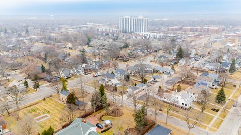 Tiny photo for 520 S Wheaton Avenue, Wheaton, IL 60187 (MLS # 12569277)