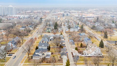 Tiny photo for 520 S Wheaton Avenue, Wheaton, IL 60187 (MLS # 12569277)