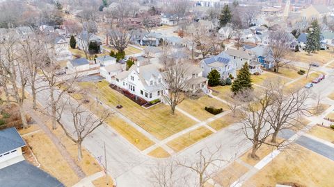 Tiny photo for 520 S Wheaton Avenue, Wheaton, IL 60187 (MLS # 12569277)