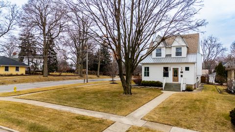 Tiny photo for 520 S Wheaton Avenue, Wheaton, IL 60187 (MLS # 12569277)