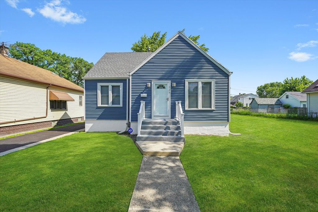 Photo for 536 E 155th Street, Phoenix, IL 60426 (MLS # 12393253)