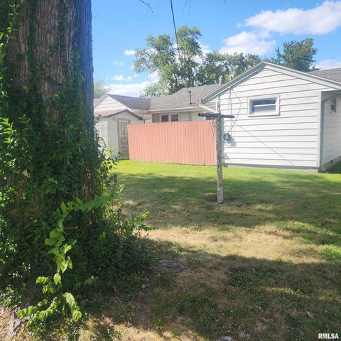 Tiny photo for 720 BIRCHWOOD Avenue, Flora, IL 62839 (MLS # EB459455)