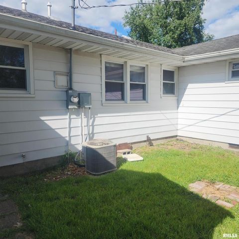 Tiny photo for 720 BIRCHWOOD Avenue, Flora, IL 62839 (MLS # EB459455)