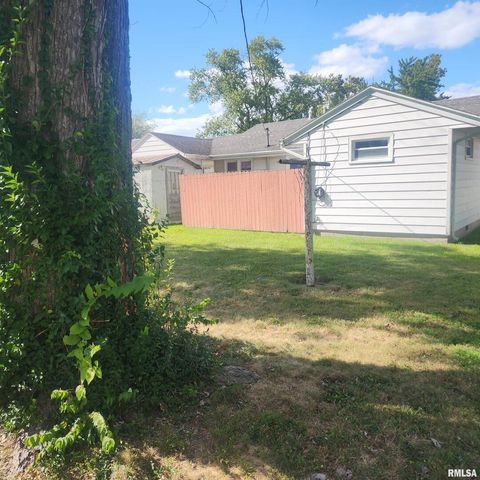 Tiny photo for 720 BIRCHWOOD Avenue, Flora, IL 62839 (MLS # EB459455)