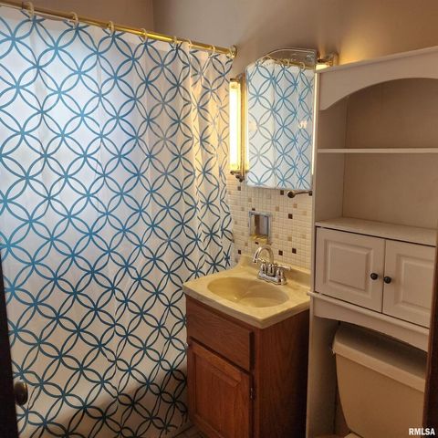 Tiny photo for 720 BIRCHWOOD Avenue, Flora, IL 62839 (MLS # EB459455)