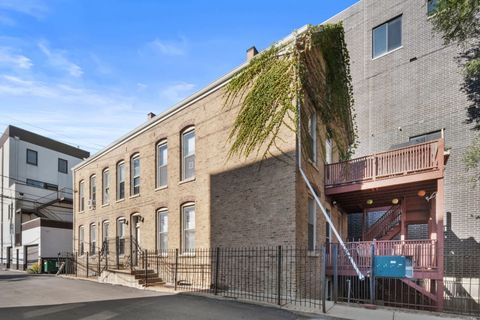 Photo of 1616 N Bosworth Avenue, Chicago, IL 60642 (MLS # 12504230) Photo of 1616 N Bosworth Avenue, Chicago, IL 60642 (MLS # 12504230)