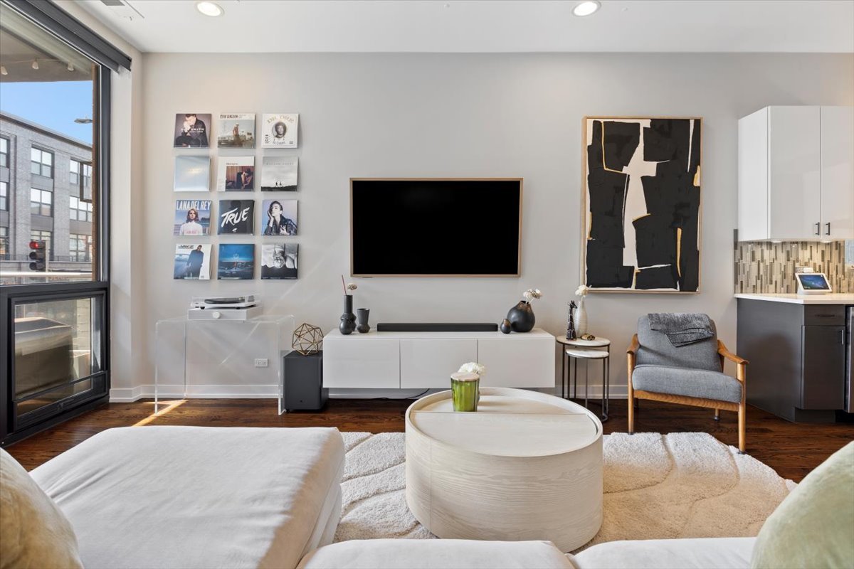 2503 N Milwaukee Avenue 2N