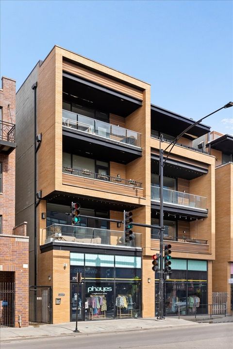 2503 N Milwaukee Avenue 2N Chicago IL 60647