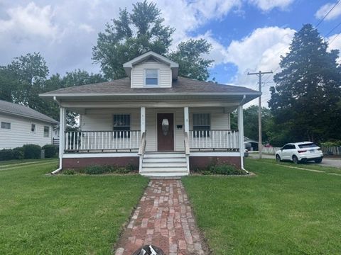 Photo of 511 Lawrence Street, Benton, IL 62812 (MLS # 12660428)