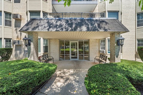 Tiny photo for 5510 lincoln Avenue #B310, Morton Grove, IL 60053 (MLS # 12719514)