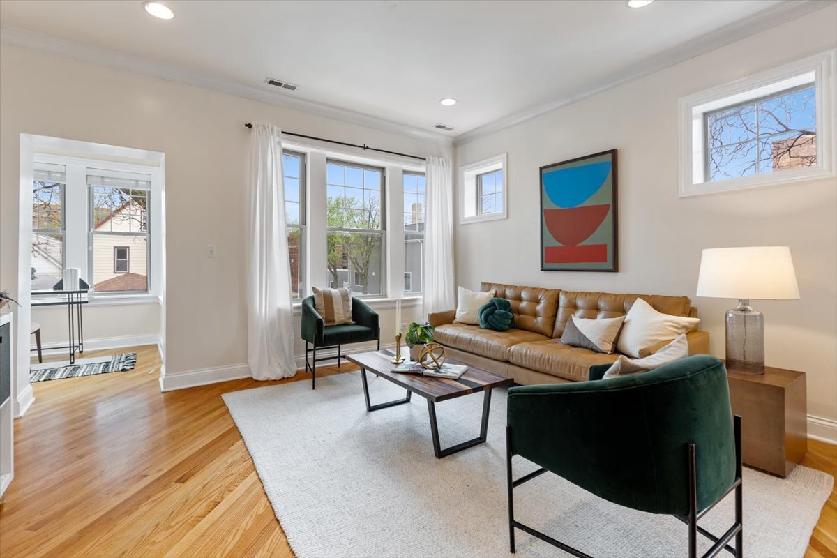 3121 W Belle Plaine Avenue 2W