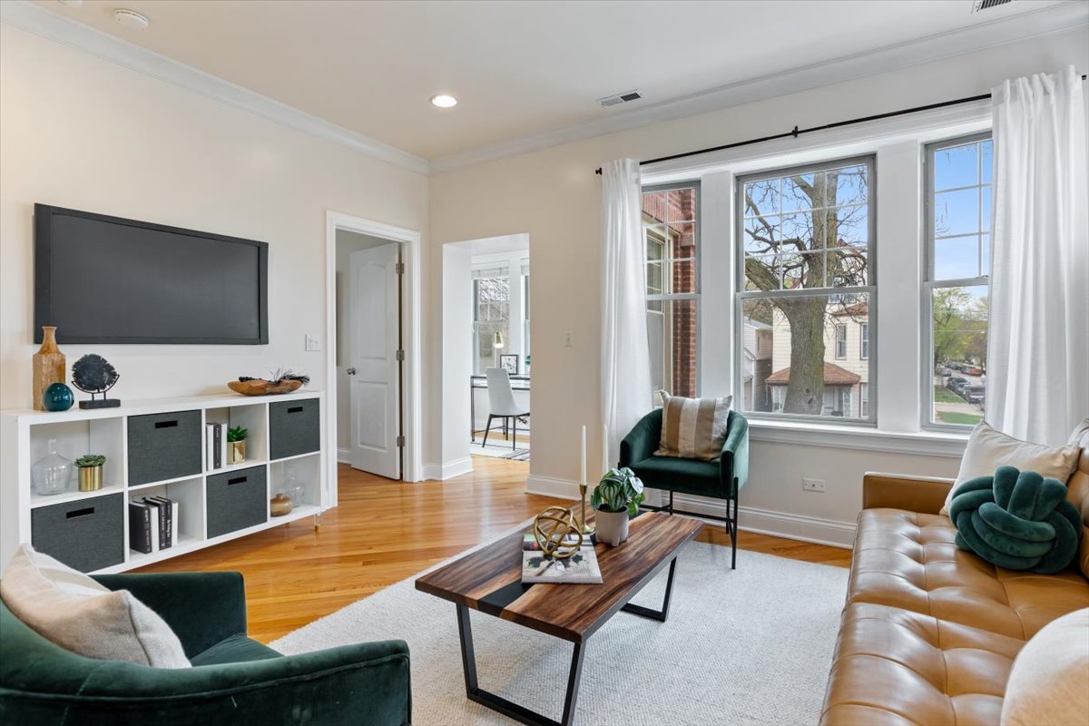 3121 W Belle Plaine Avenue 2W