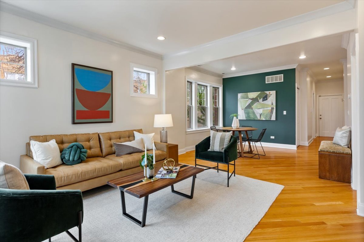 3121 W Belle Plaine Avenue 2W