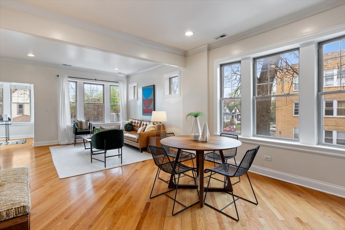 3121 W Belle Plaine Avenue 2W