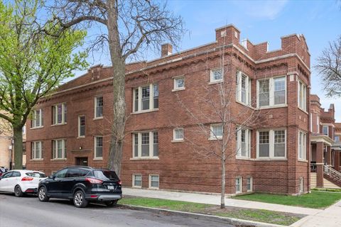 3121 W Belle Plaine Avenue 2W Chicago IL 60618