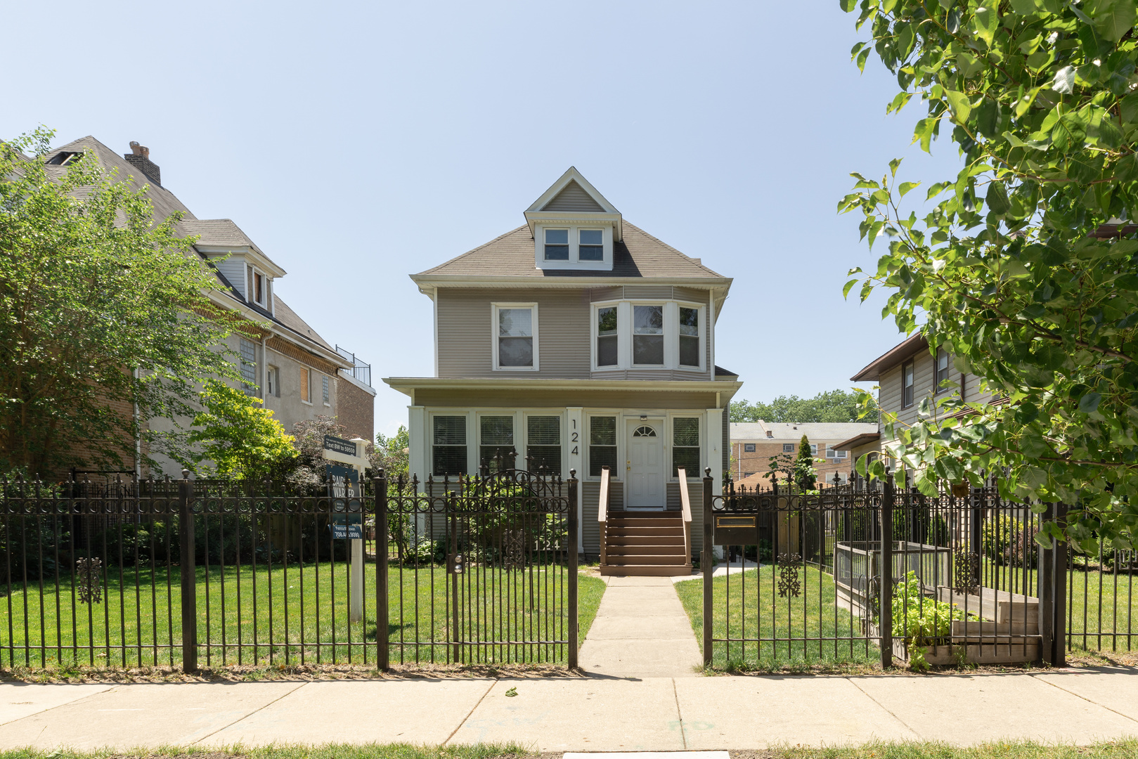 124 N Mayfield Avenue