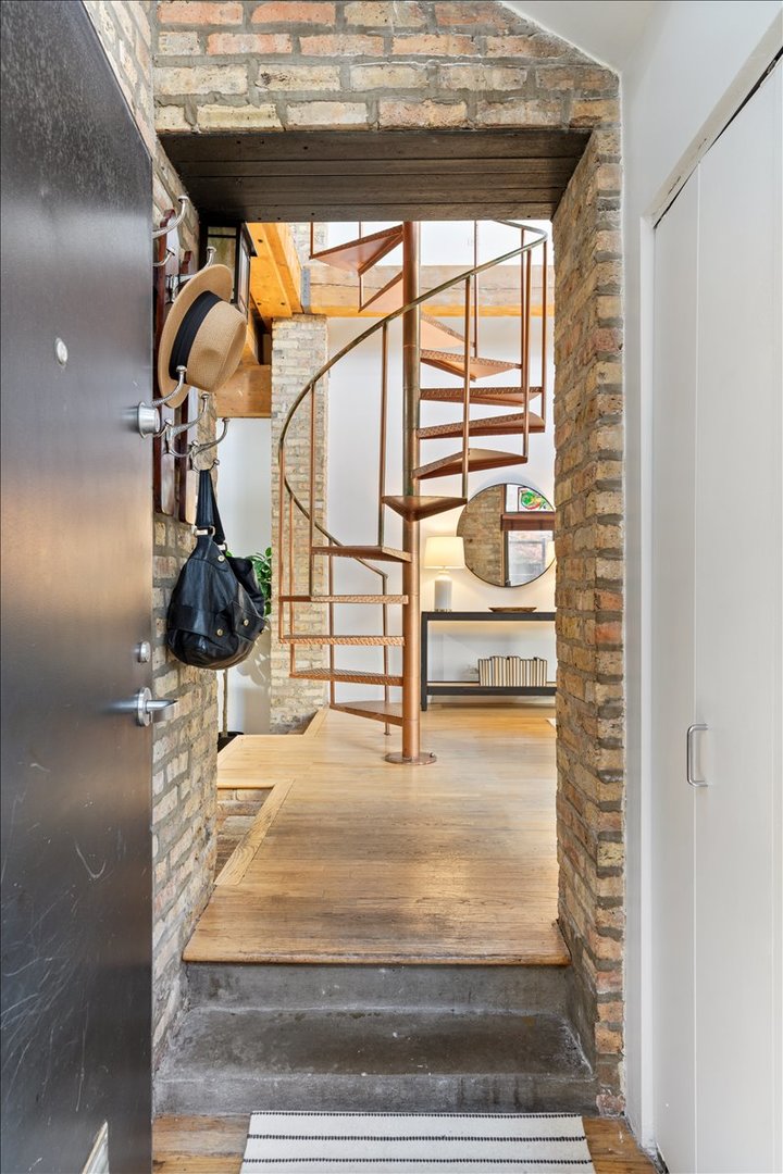 1242 W Fullerton Avenue 1M