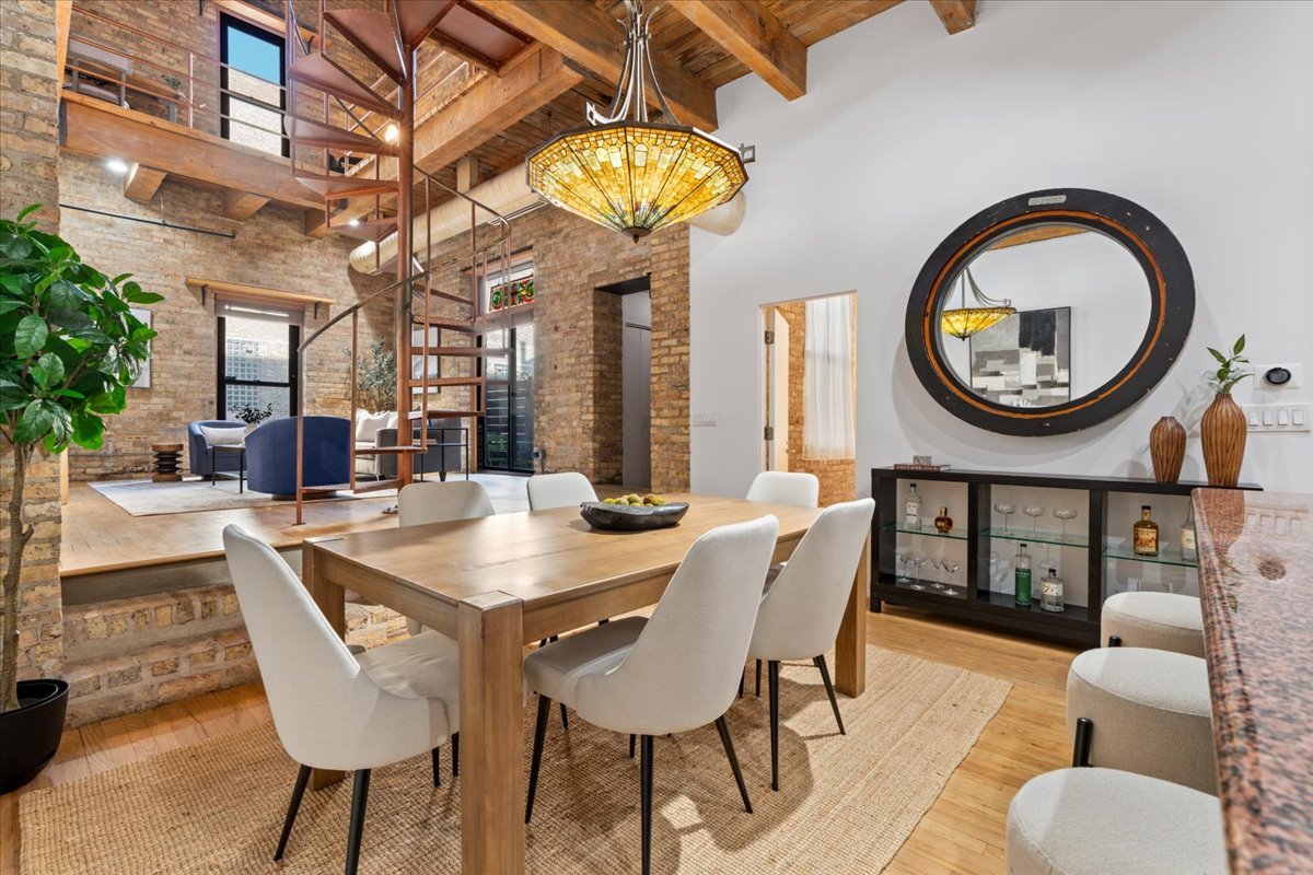 1242 W Fullerton Avenue 1M