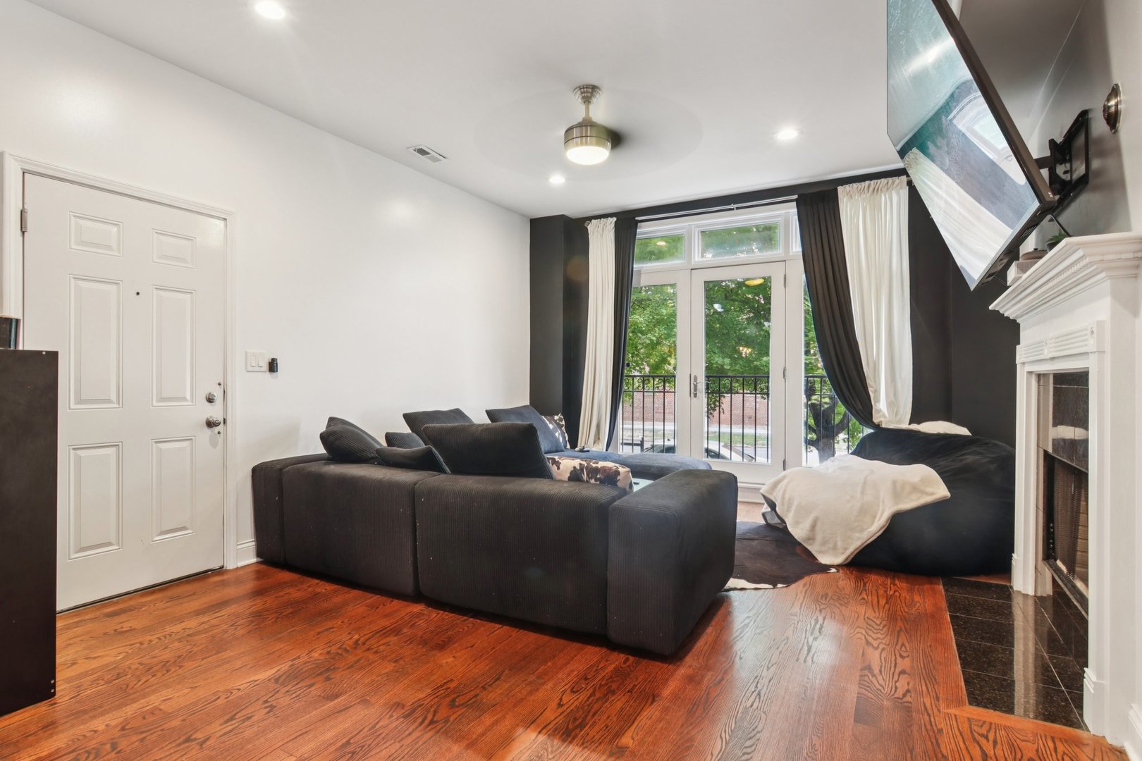 4145 S Wabash Avenue 1N