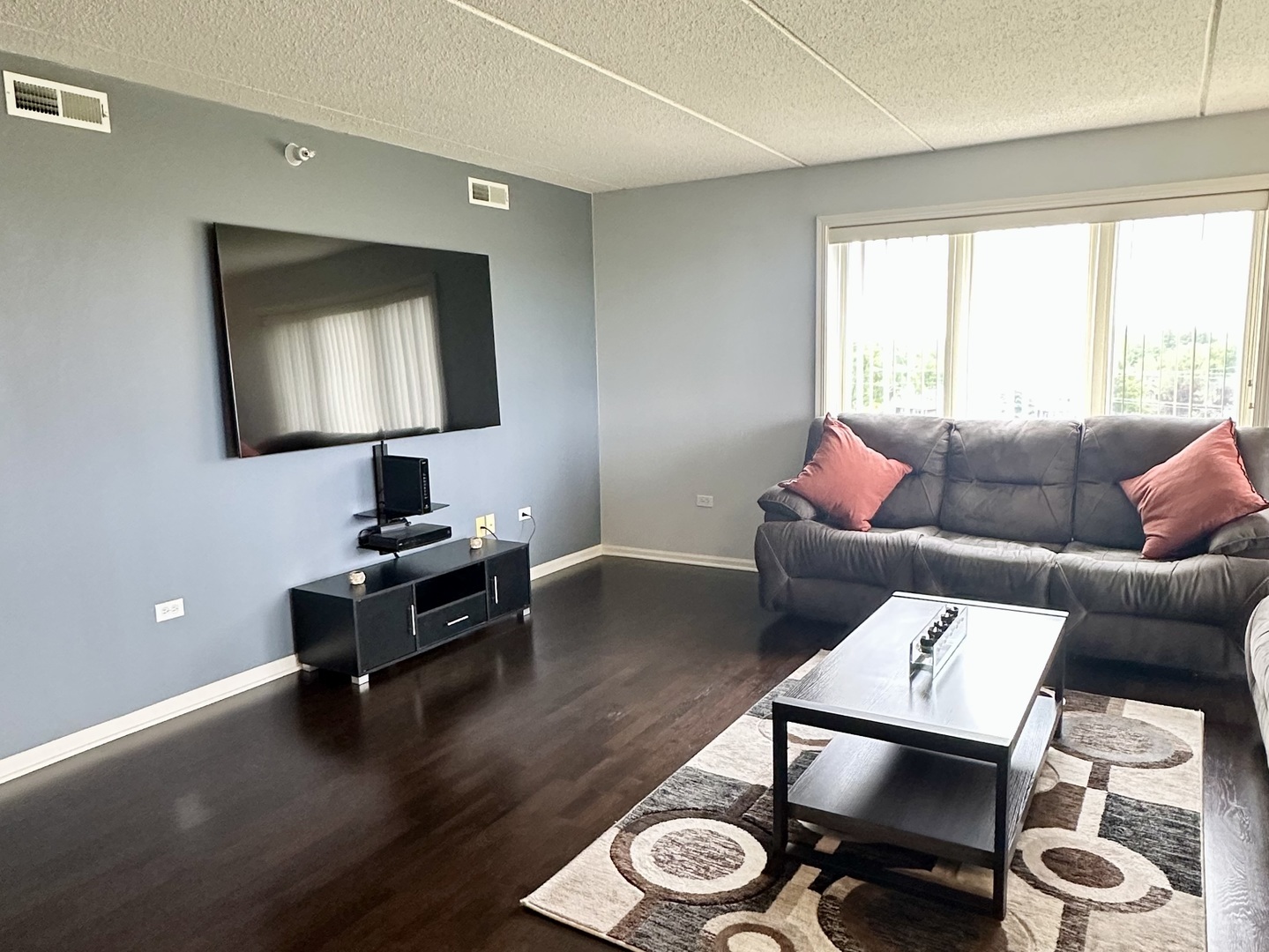 390 S Western Avenue 605