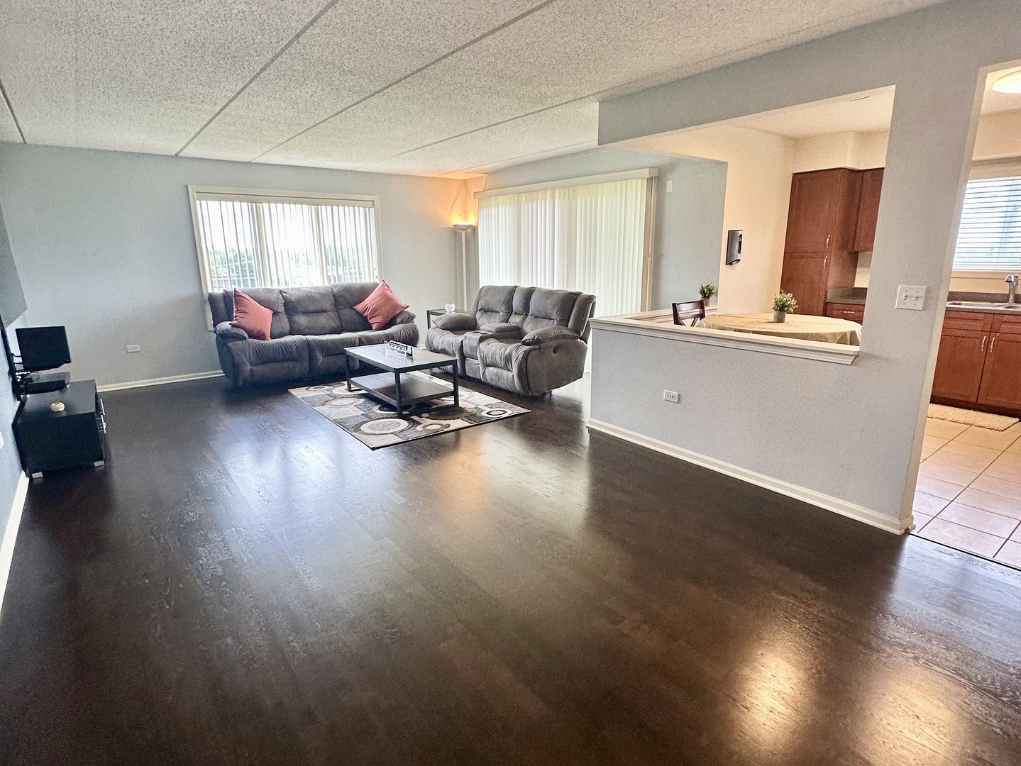 390 S Western Avenue 605