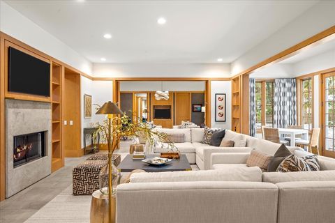 Tiny photo for 4 Indian Hill Road, Winnetka, IL 60093 (MLS # 12549096)