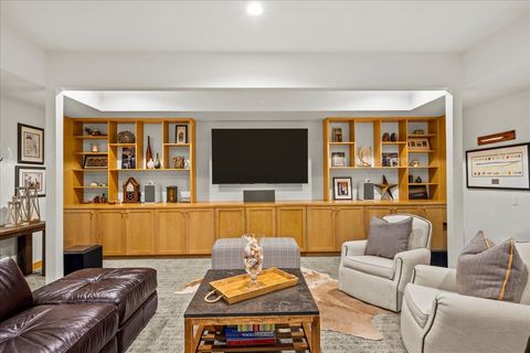 Tiny photo for 4 Indian Hill Road, Winnetka, IL 60093 (MLS # 12549096)