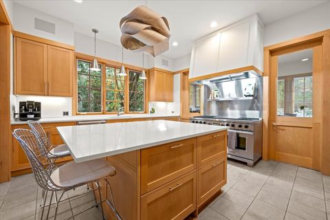 Tiny photo for 4 Indian Hill Road, Winnetka, IL 60093 (MLS # 12549096)