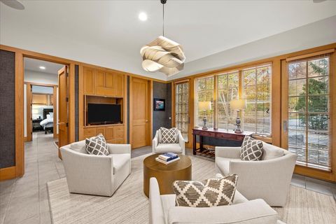 Tiny photo for 4 Indian Hill Road, Winnetka, IL 60093 (MLS # 12549096)