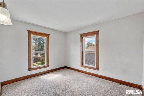 Tiny photo for 2621 5 1/2 Avenue, Rock Island, IL 61201 (MLS # 12573462)