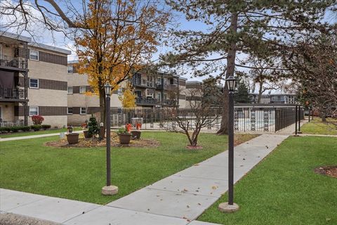 Tiny photo for 935 S 8th Avenue #5, La Grange, IL 60525 (MLS # 12523778)