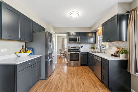 Tiny photo for 1940 Tanglewood Drive, Algonquin, IL 60102 (MLS # 12613868)