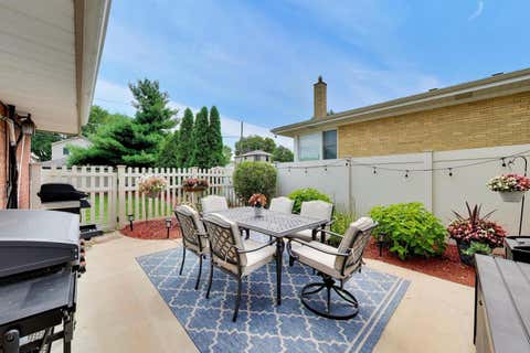 Tiny photo for 9717 S Avers Avenue, Evergreen Park, IL 60805 (MLS # 12717930)