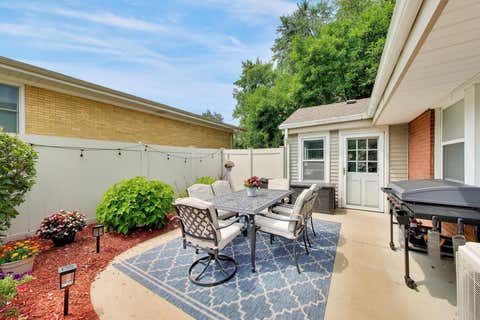 Tiny photo for 9717 S Avers Avenue, Evergreen Park, IL 60805 (MLS # 12717930)